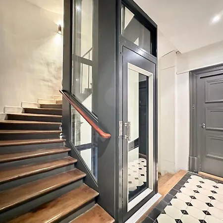 With Lift Saint-germain-des-pres * باريس