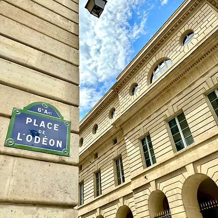 With Lift Saint-germain-des-pres